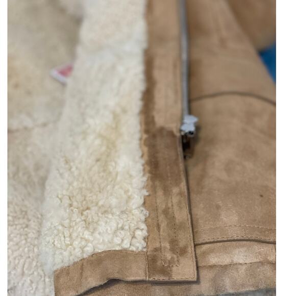 Gucci NWT EU 38 US 6 Womens Sherling Lamb Fur Hooded Coat NEW with Imperfections - Picture 10 of 16